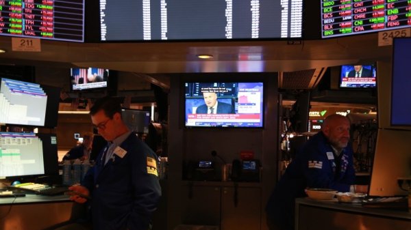 升富配资 特朗普推动公务员制度改革 将更多联邦公务员纳入总统管辖