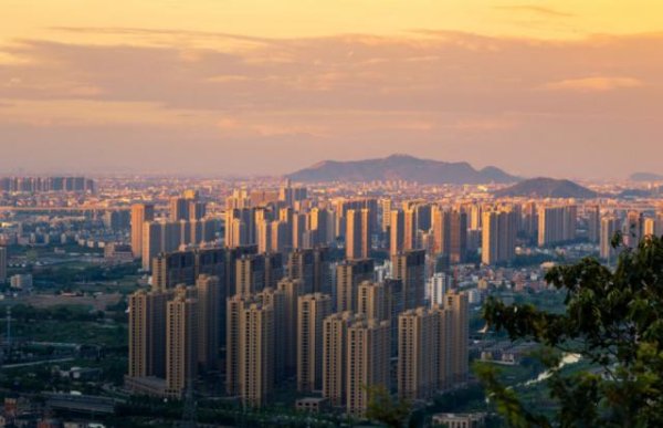 满瑞网 杭州买家赶限价“末班车”！中产疯抢千万级楼盘，中签率低至8.13%