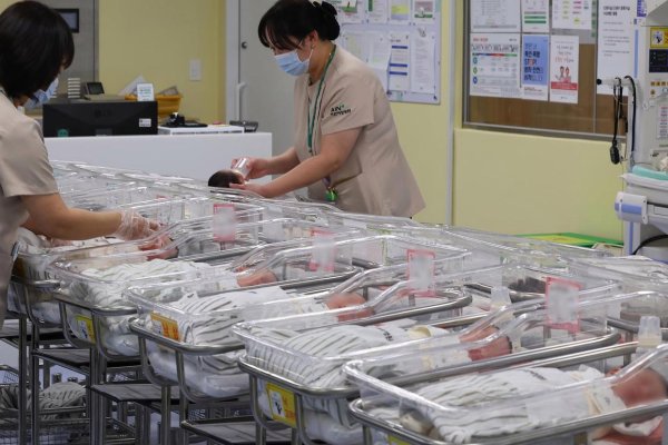 鸿岳资本配资 韩国明年起将实行“小学生家长10点上班制”, 已试点运行3年, 将全国推广